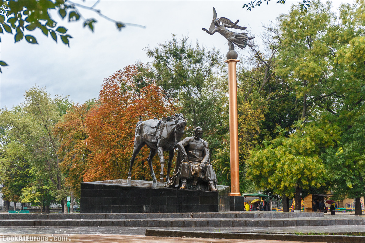 Привоз, обе Арнаутские и памятник Стиву Джобсу | LookAtIsrael.com - Фото путешествия по Израилю