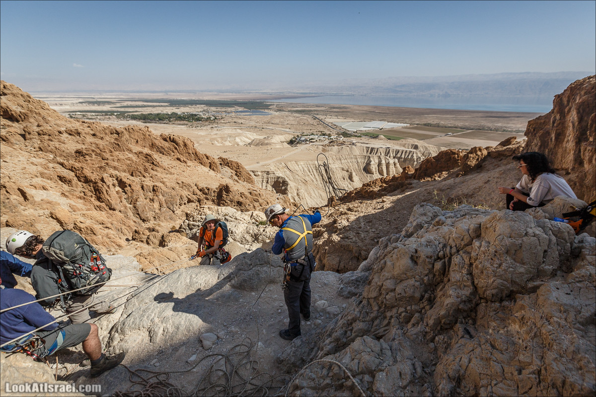 Нахаль Кумран - спуск по верёвкам | LookAtIsrael.com - Фото путешествия по Израилю