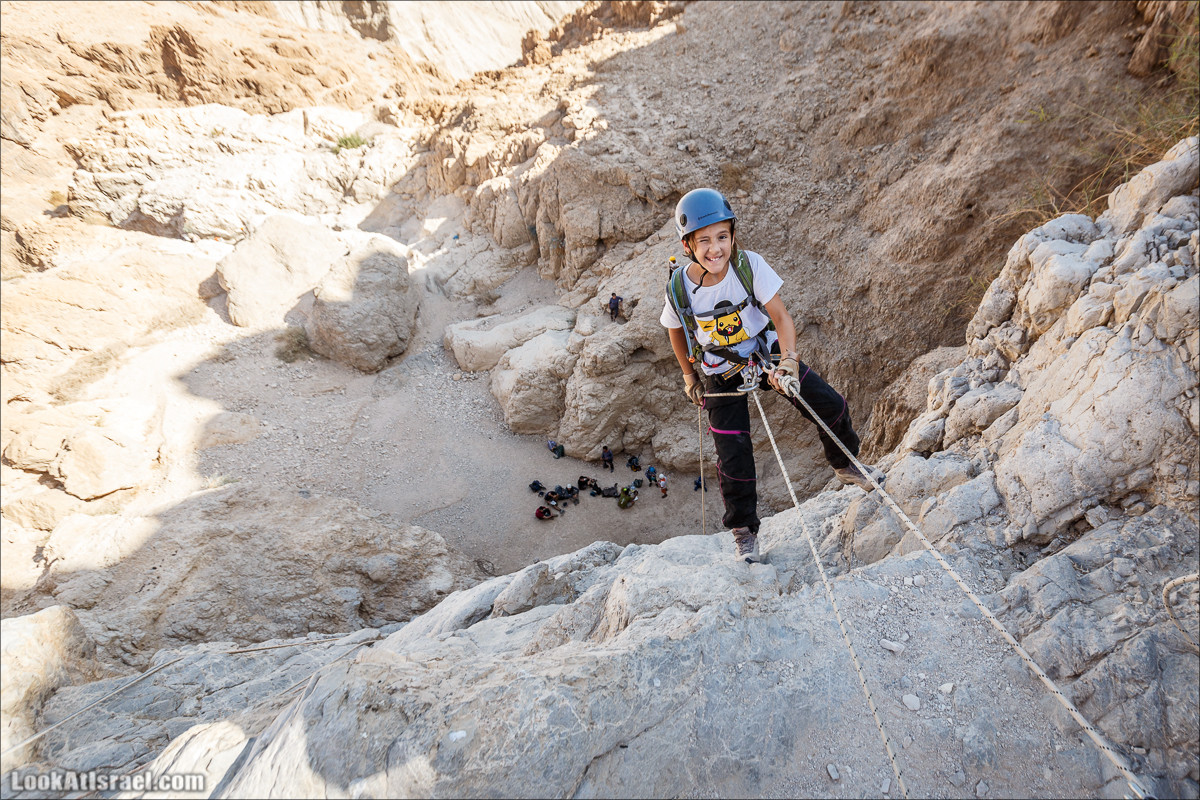 Нахаль Кумран - спуск по верёвкам | LookAtIsrael.com - Фото путешествия по Израилю