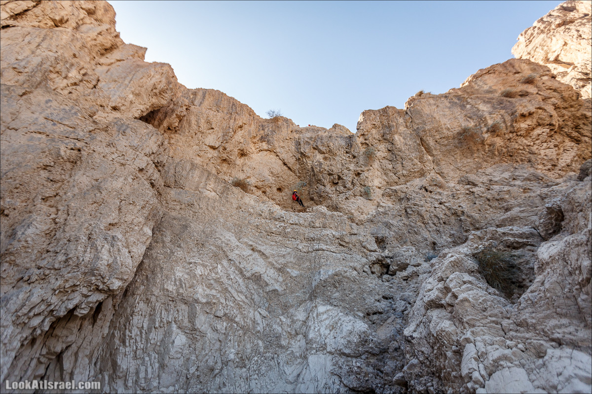 Нахаль Кумран - спуск по верёвкам | LookAtIsrael.com - Фото путешествия по Израилю