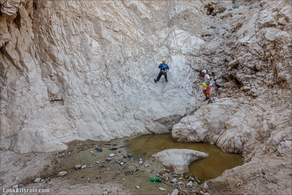 Нахаль Кумран - спуск по верёвкам | LookAtIsrael.com - Фото путешествия по Израилю