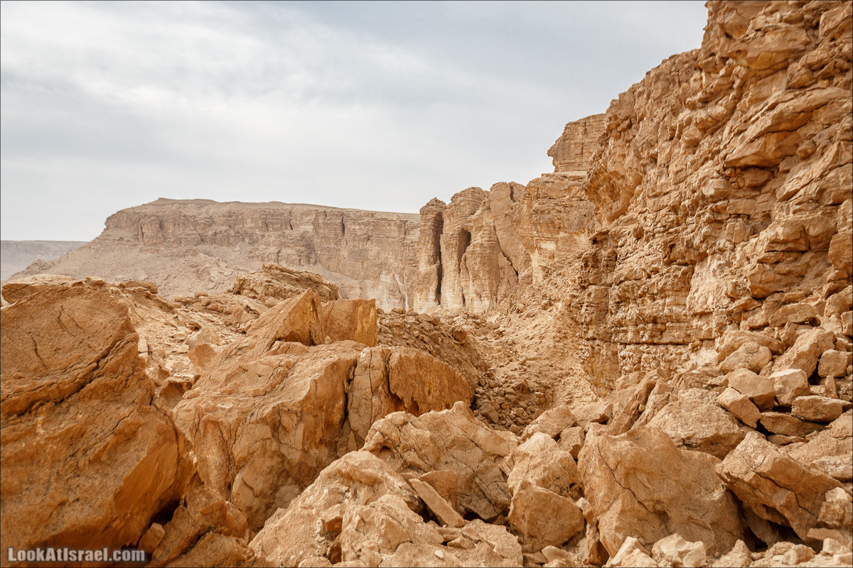 Трещины в пустыне, Сдаким, Нахаль Хава, Эйн Акев, Шавив | מעוק סדקים נחל חווה עין שביב עין עקב | LookAtIsrael.com - Фото путешествия по Израилю