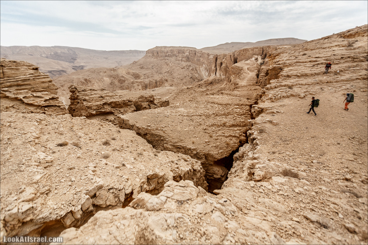 Трещины в пустыне, Сдаким, Нахаль Хава, Эйн Акев, Шавив | מעוק סדקים נחל חווה עין שביב עין עקב | LookAtIsrael.com - Фото путешествия по Израилю