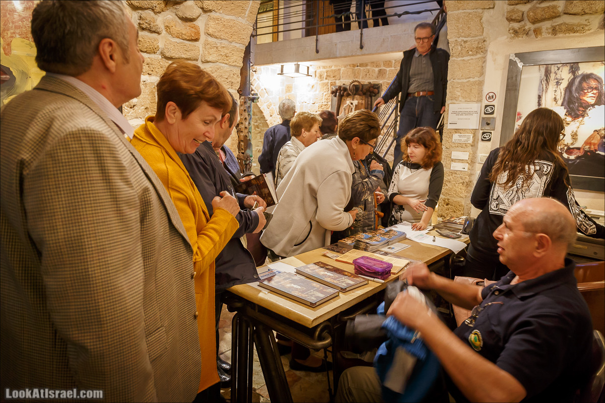 Презентация книги Ильи Лиснянского Мифы Яффо в музее Иланы Гур| LookAtIsrael.com - Фото путешествия по Израилю