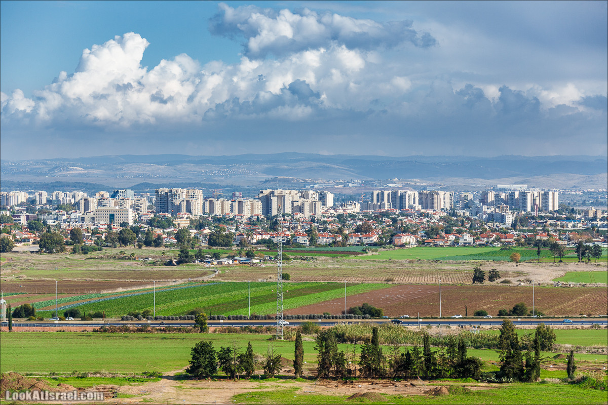 Смотровая площадка с видом на Тель-Авив в парке Ариель Шарона, Хирия | Belvedere Tel Aviv Metropolis View | פארק אריאל שרון חיריה מרפסת תצפית מטרופולינית | LookAtIsrael.com - Фото путешествия по Израилю