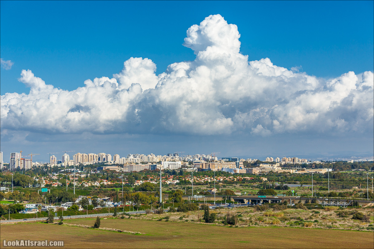 Смотровая площадка с видом на Тель-Авив в парке Ариель Шарона, Хирия | Belvedere Tel Aviv Metropolis View | פארק אריאל שרון חיריה מרפסת תצפית מטרופולינית | LookAtIsrael.com - Фото путешествия по Израилю