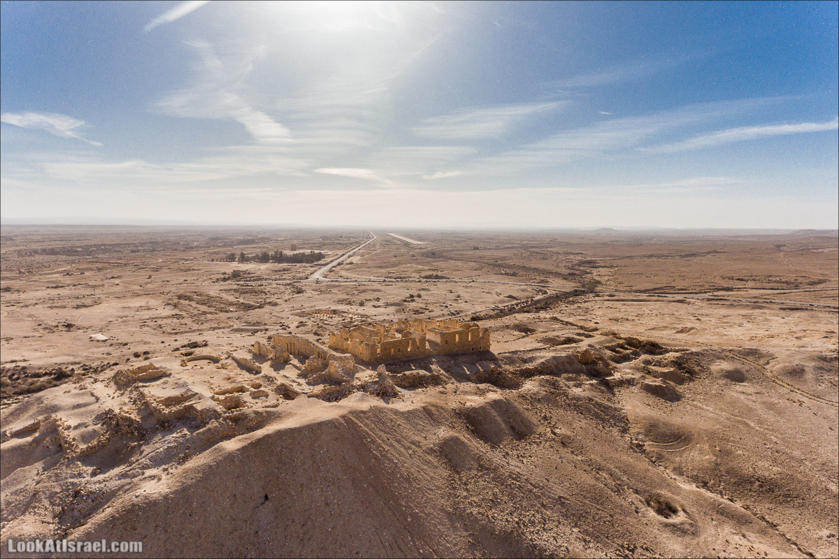 Ницана и окрестности с высоты полета. Пещера и турецкие постройки | LookAtIsrael.com - Фото путешествия по Израилю
