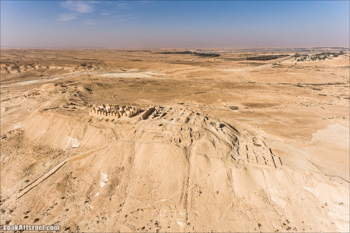 Ницана и окрестности с высоты полета. Пещера и турецкие постройки | LookAtIsrael.com - Фото путешествия по Израилю