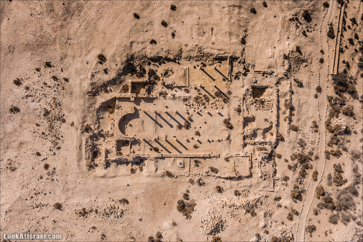Ницана и окрестности с высоты полета. Пещера и турецкие постройки | LookAtIsrael.com - Фото путешествия по Израилю