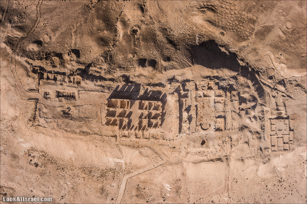 Ницана и окрестности с высоты полета. Пещера и турецкие постройки | LookAtIsrael.com - Фото путешествия по Израилю