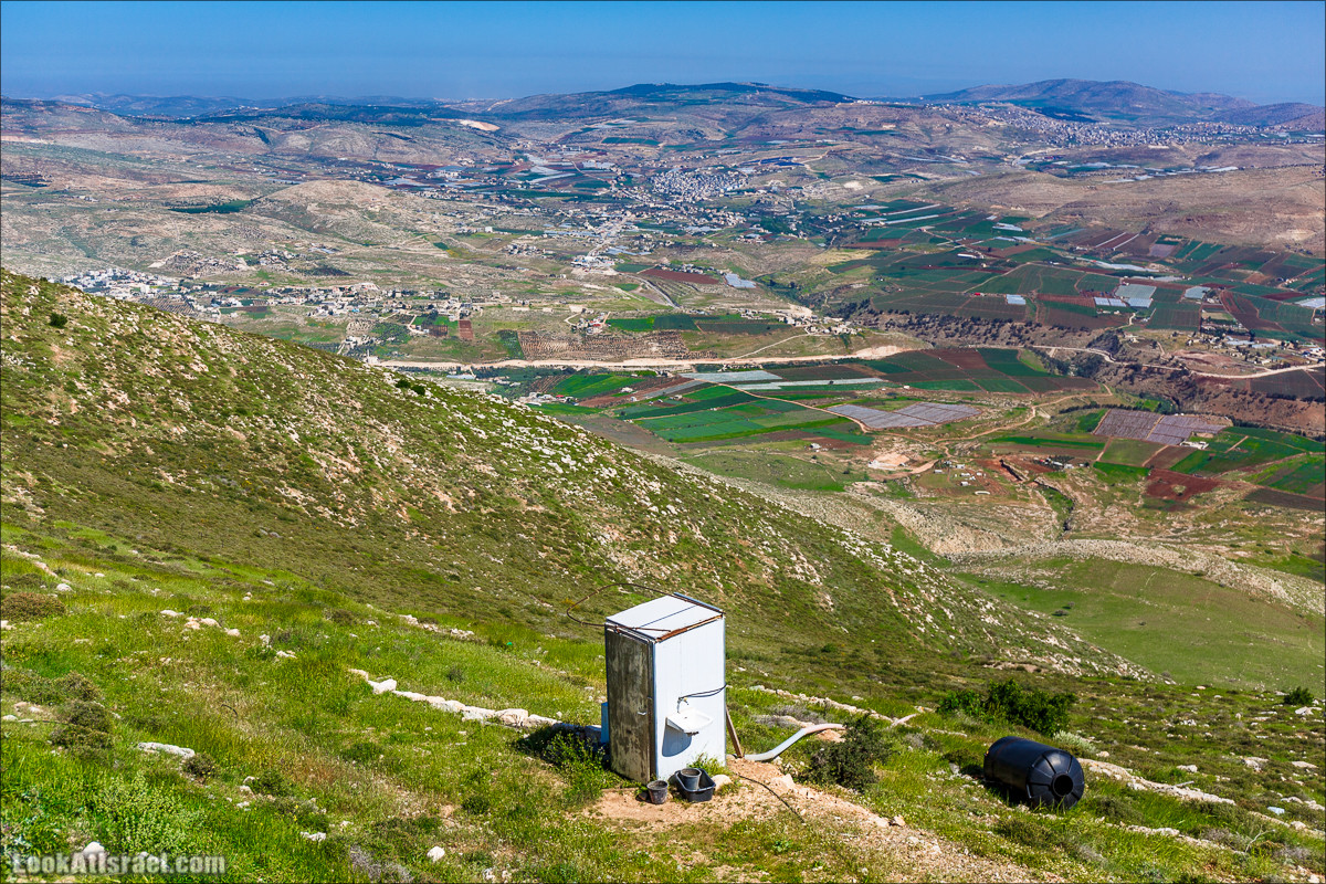 Гора Кабир и цветение самарийского ириса | הר קביר ואירוס שומרוני | LookAtIsrael.com - Фото путешествия по Израилю