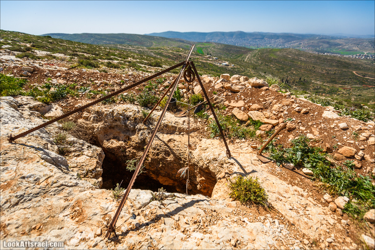 Гора Кабир и цветение самарийского ириса | הר קביר ואירוס שומרוני | LookAtIsrael.com - Фото путешествия по Израилю