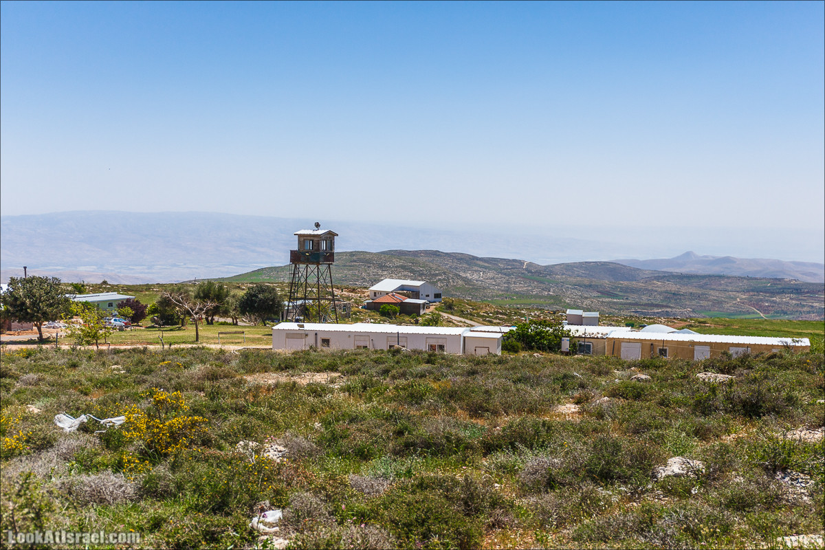 Гора Кабир и цветение самарийского ириса | הר קביר ואירוס שומרוני | LookAtIsrael.com - Фото путешествия по Израилю