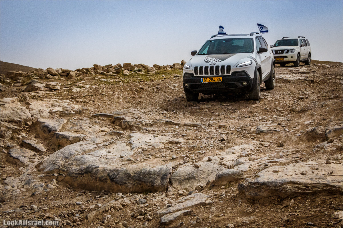 Jeep Cherokee Trailhawk в Иудейской пустыне | LookAtIsrael.com - Фото путешествия по Израилю