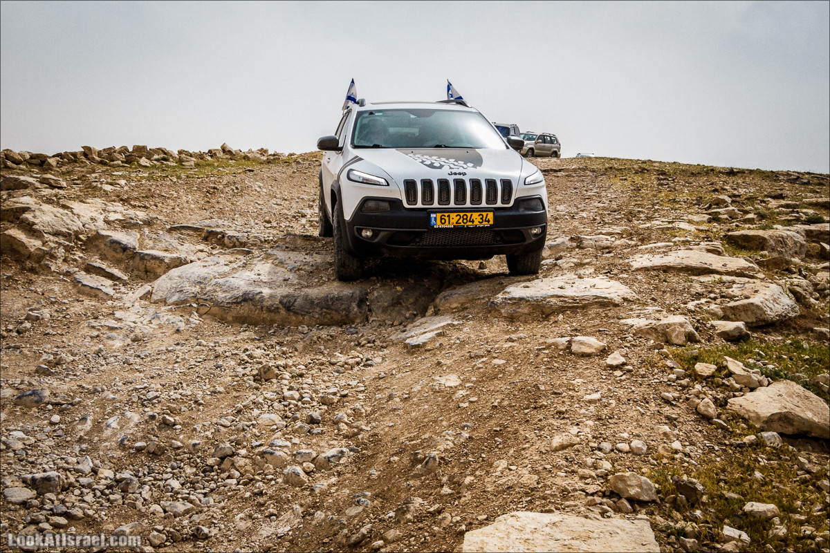 Jeep Cherokee Trailhawk в Иудейской пустыне | LookAtIsrael.com - Фото путешествия по Израилю