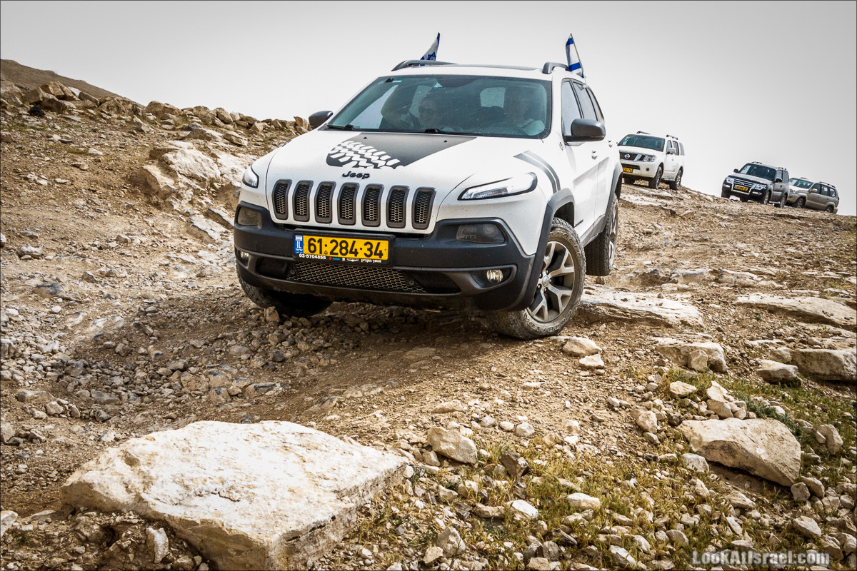 Jeep Cherokee Trailhawk в Иудейской пустыне | LookAtIsrael.com - Фото путешествия по Израилю