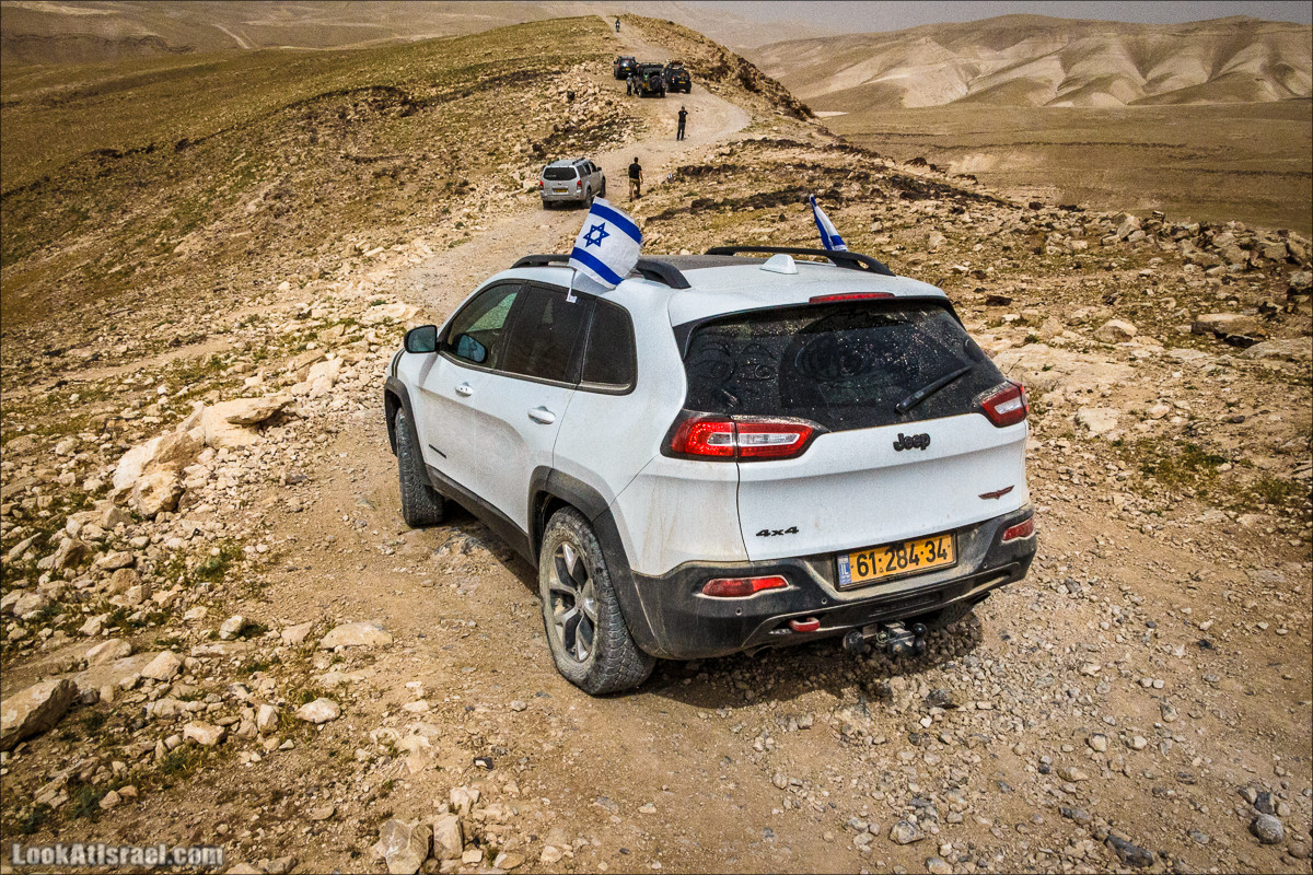 Jeep Cherokee Trailhawk в Иудейской пустыне | LookAtIsrael.com - Фото путешествия по Израилю
