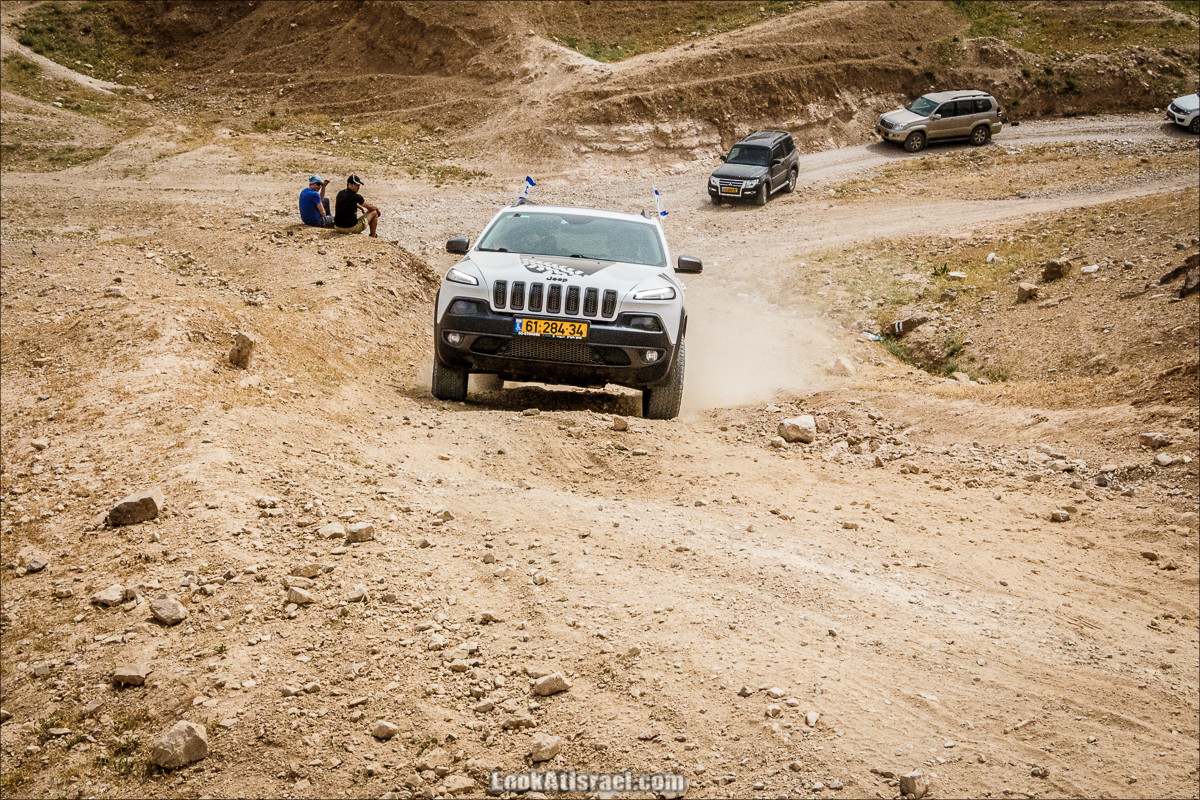 Jeep Cherokee Trailhawk в Иудейской пустыне | LookAtIsrael.com - Фото путешествия по Израилю
