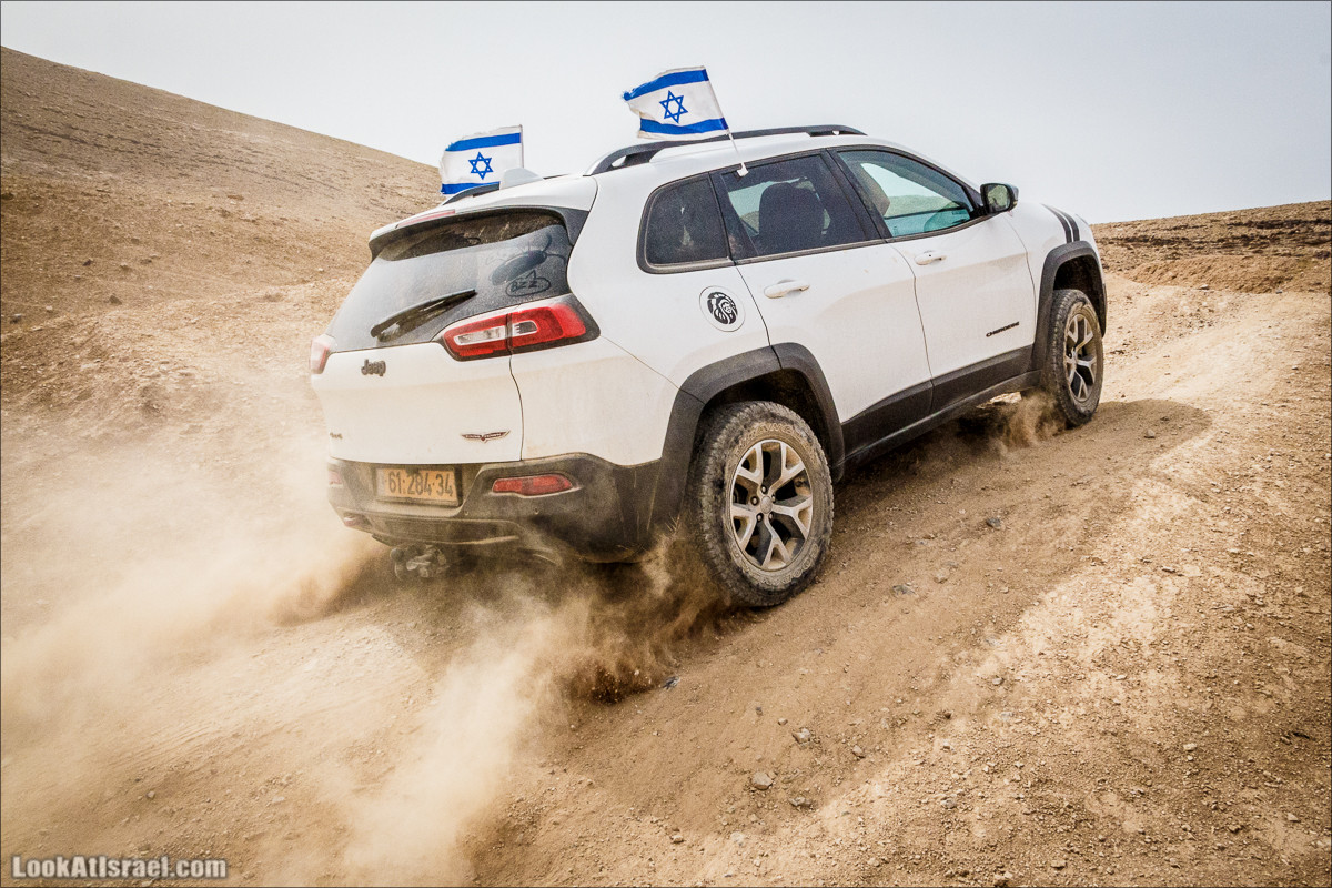Jeep Cherokee Trailhawk в Иудейской пустыне | LookAtIsrael.com - Фото путешествия по Израилю