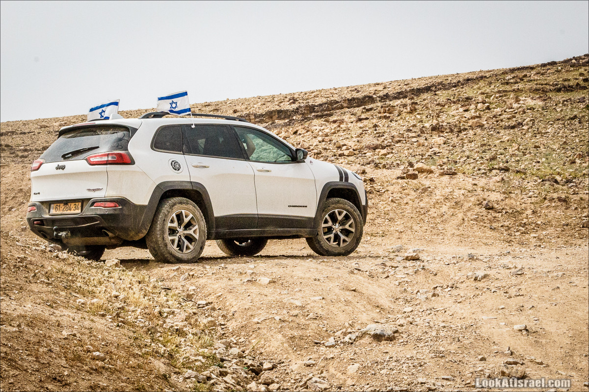 Jeep Cherokee Trailhawk в Иудейской пустыне | LookAtIsrael.com - Фото путешествия по Израилю