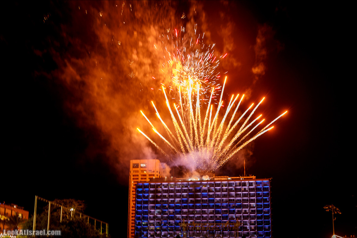 Праздничный салют в Тель-Авиве в честь 70-летия государства Израиль | Independence day 70 of Israel, fireworks | LookAtIsrael.com - Фото путешествия по Израилю