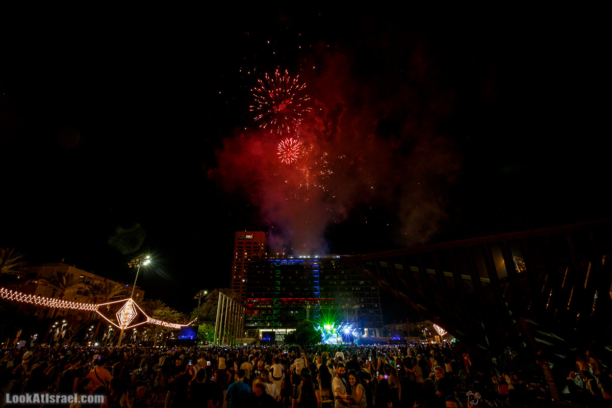 Праздничный салют в Тель-Авиве в честь 70-летия государства Израиль | Independence day 70 of Israel, fireworks | LookAtIsrael.com - Фото путешествия по Израилю
