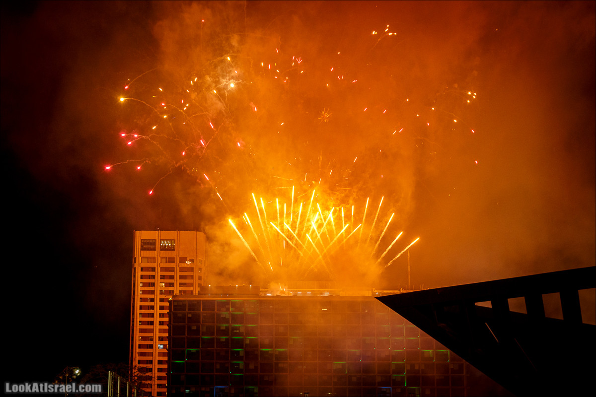 Праздничный салют в Тель-Авиве в честь 70-летия государства Израиль | Independence day 70 of Israel, fireworks | LookAtIsrael.com - Фото путешествия по Израилю