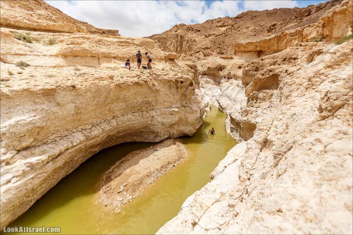 Гора Саароним, ручей Некарот и вода в ущелье Парсат Некарот | LookAtIsrael.com - Фото путешествия по Израилю