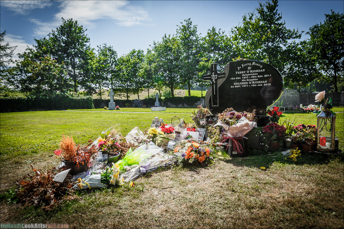 Могила Долорес О Риордан в Кахерелли (Caherelly Graveyard) - LookAtIsrael.com путешествует по Ирландии