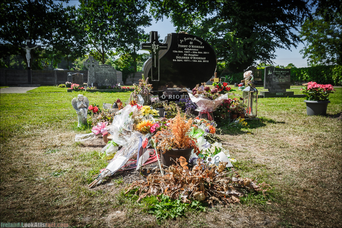 Могила Долорес О Риордан в Кахерелли (Caherelly Graveyard) - LookAtIsrael.com путешествует по Ирландии