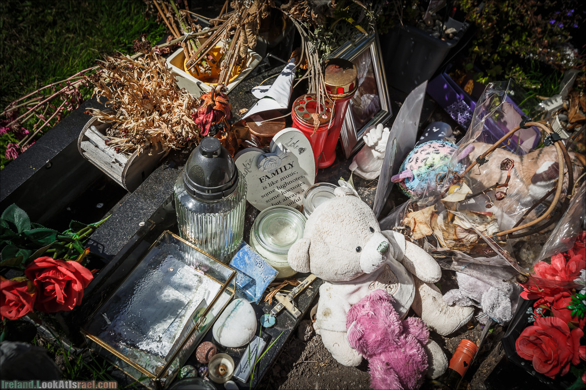 Могила Долорес О Риордан в Кахерелли (Caherelly Graveyard) - LookAtIsrael.com путешествует по Ирландии