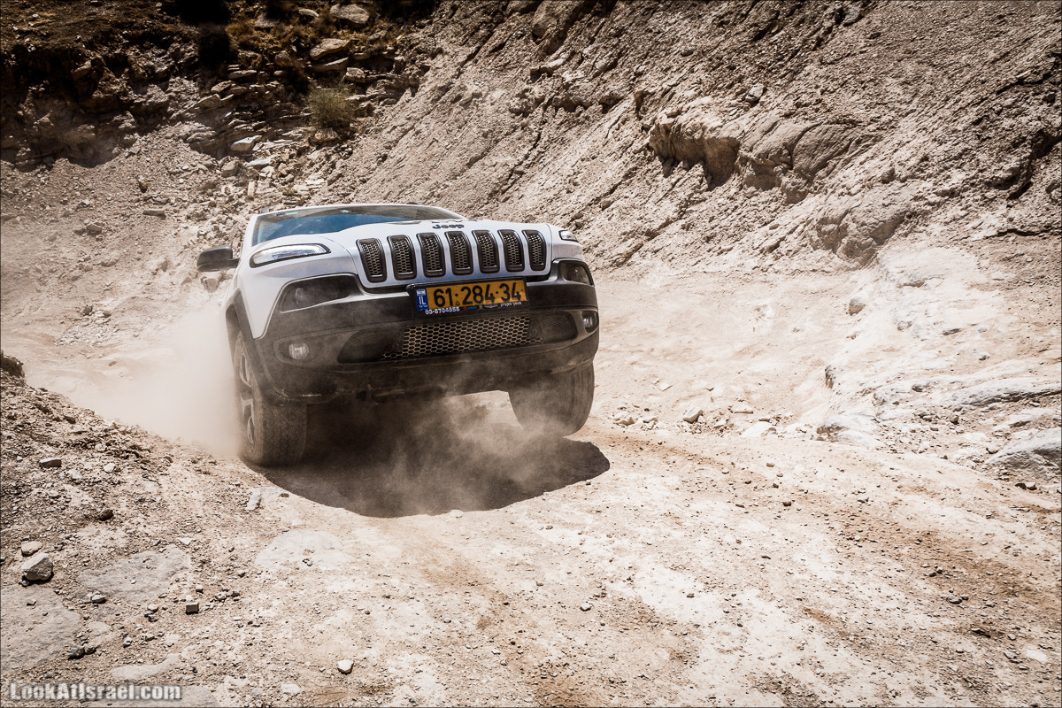 Поездка 4x4 по Иудейской пустыне, Мацок ha-Этеким | מצוק העתקים טיול ג׳יפים | LookAtIsrael.com - Фото путешествия по Израилю