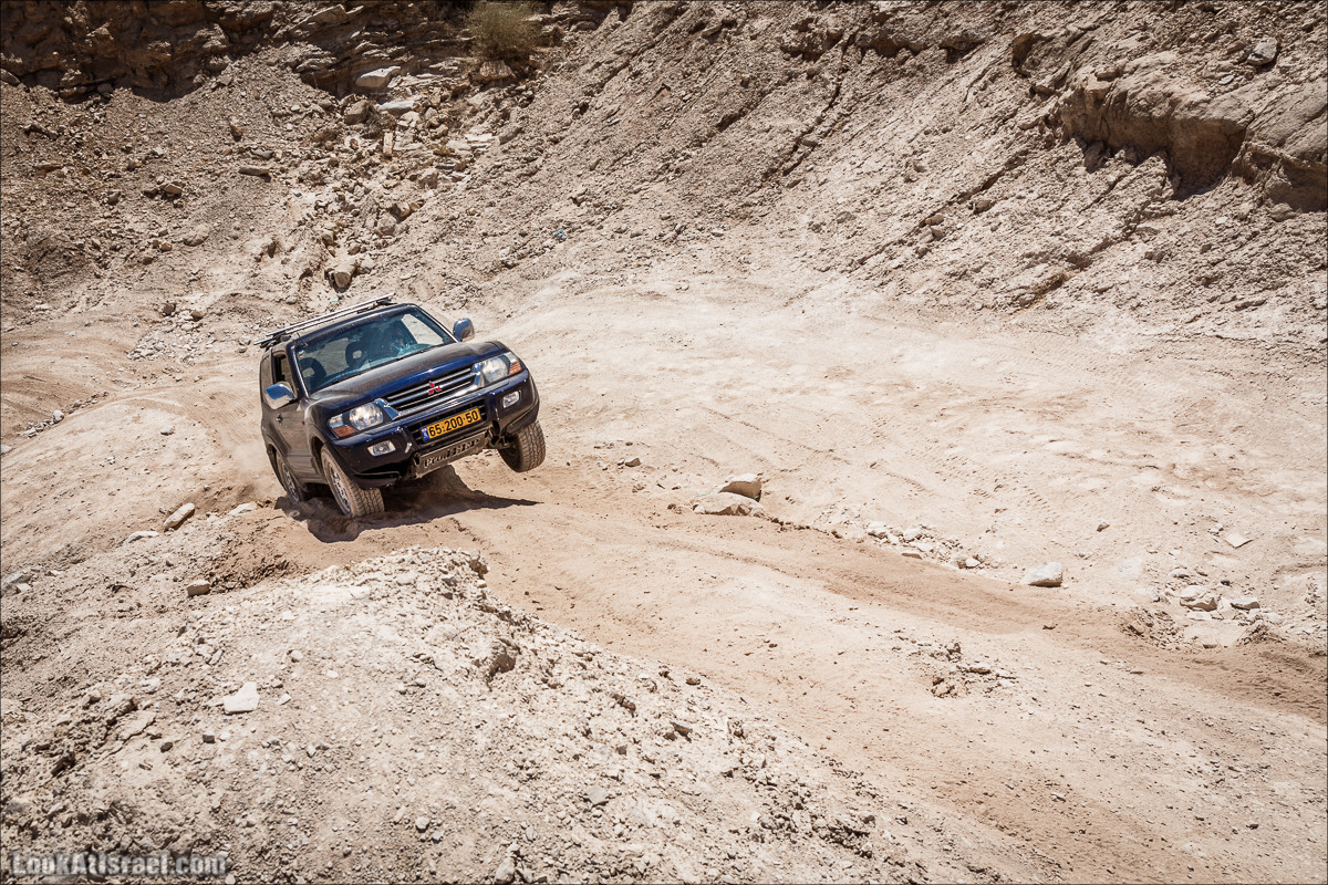 Поездка 4x4 по Иудейской пустыне, Мацок ha-Этеким | מצוק העתקים טיול ג׳יפים | LookAtIsrael.com - Фото путешествия по Израилю