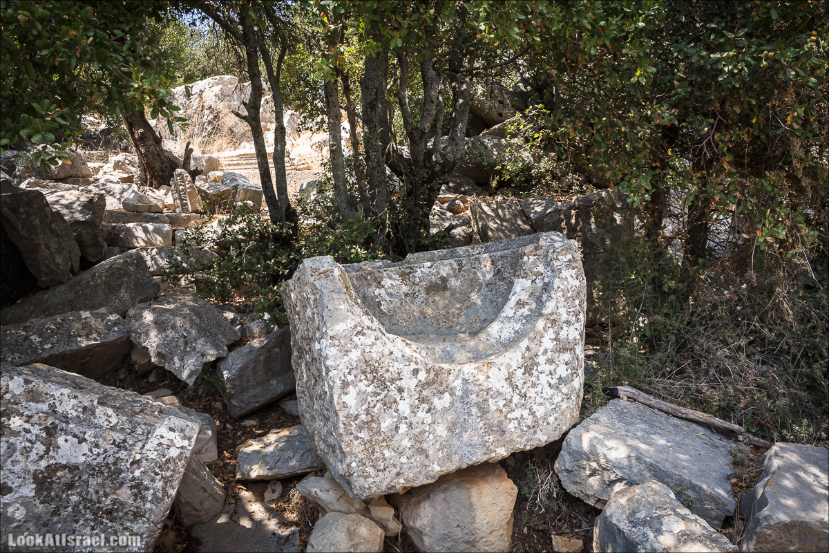 От Хермона к Неве Атив - гора Кахаль, Снаим, итурейский храм и пещеры свинцовой руды LookAtIsrael.com - Фото путешествия по Израилю