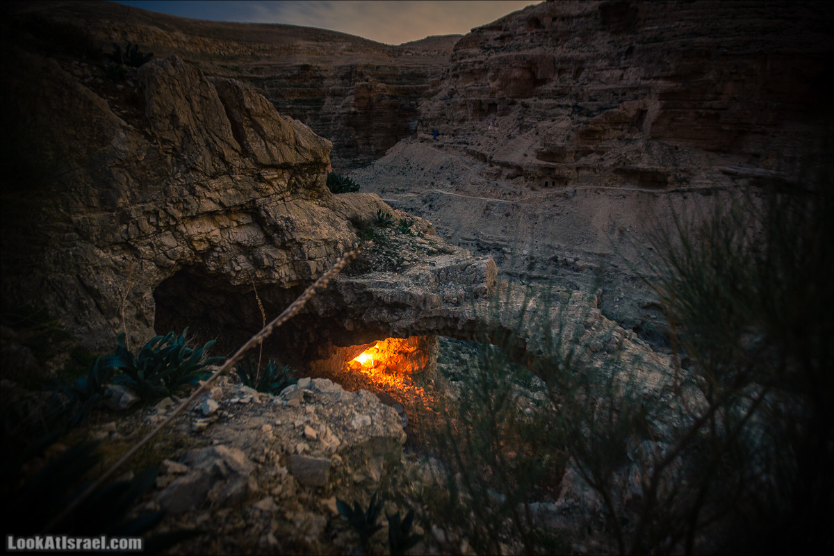 Ночь свечей - День монастыря Май Саба | LookAtIsrael.com - Фото путешествия по Израилю