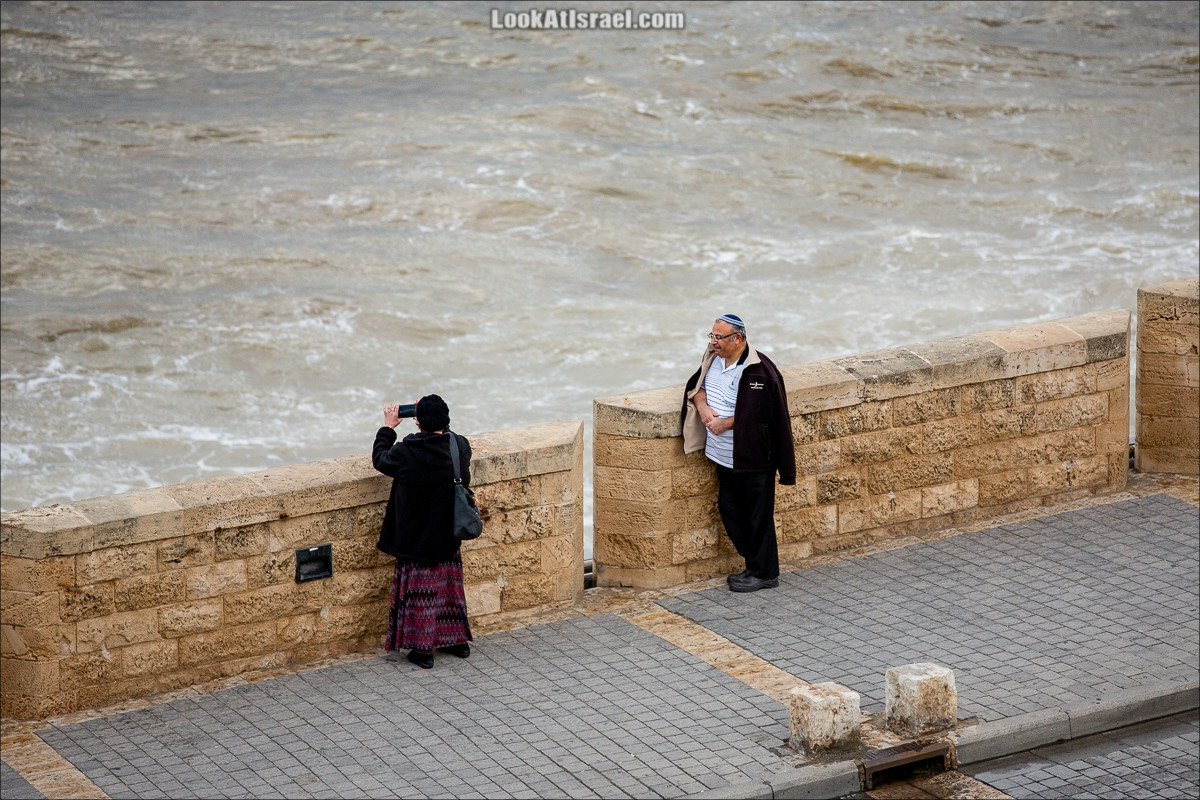 Человек фотографирующий | Тель-Авив Яффо | LookAtIsrael.com - Фото путешествия по Израилю
