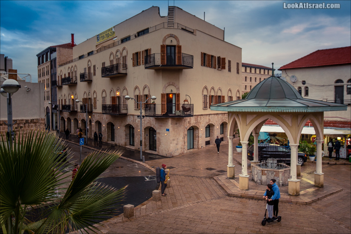 Саксофон на фоне Яффо