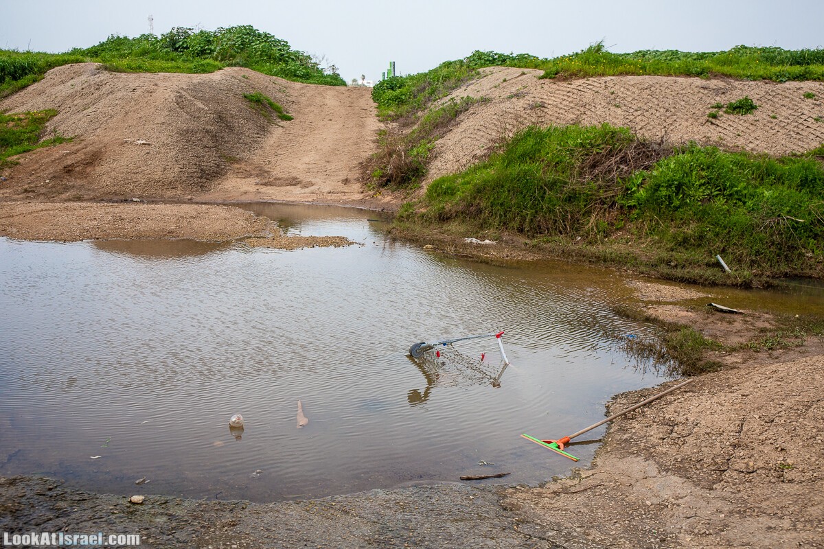 Пещеры Афека (меарот афека) Кладбище самаритян, поле нарциссов и парк восстанавливающихся деревьев | Afeka Caves | מערות אפקה | LookAtIsrael.com - Фото путешествия по Израилю
