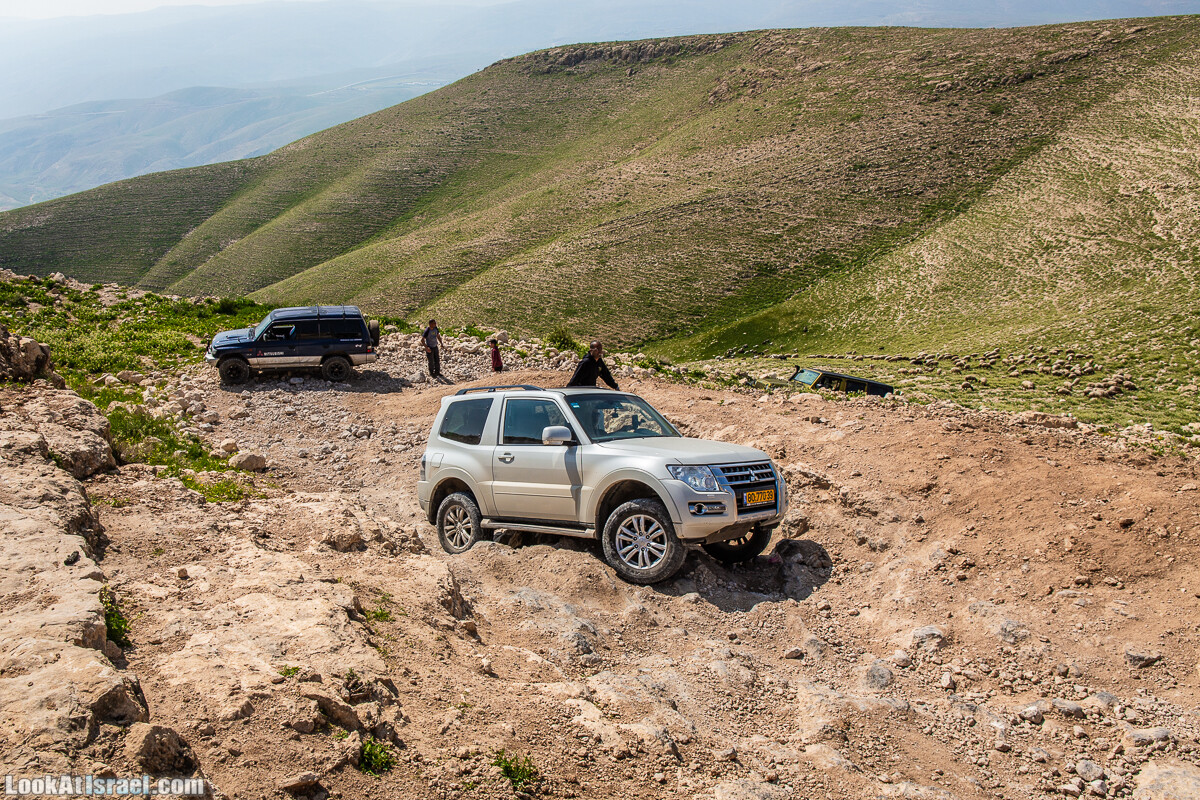 Путешествие по Иудейской пустыне на джипах к горе Сартаба | LookAtIsrael.com - Фото путешествия по Израилю