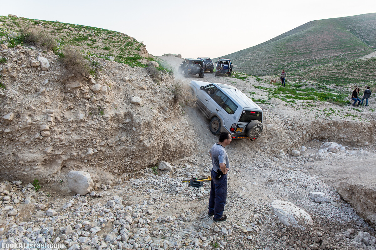 Путешествие по Иудейской пустыне на джипах к горе Сартаба | LookAtIsrael.com - Фото путешествия по Израилю