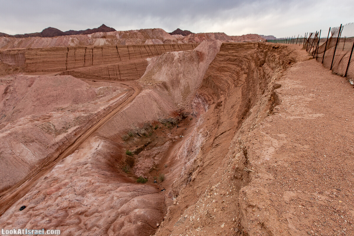 Интересные места в районе Эйлата - Дюна Элипаз, Исчезающее (скрытое) озеро, обзорная площадка Эврона, шахта, русла Соломона (Шломо) и Гишрон, вид на Синай | LookAtIsrael.com - Фото путешествия по Израилю