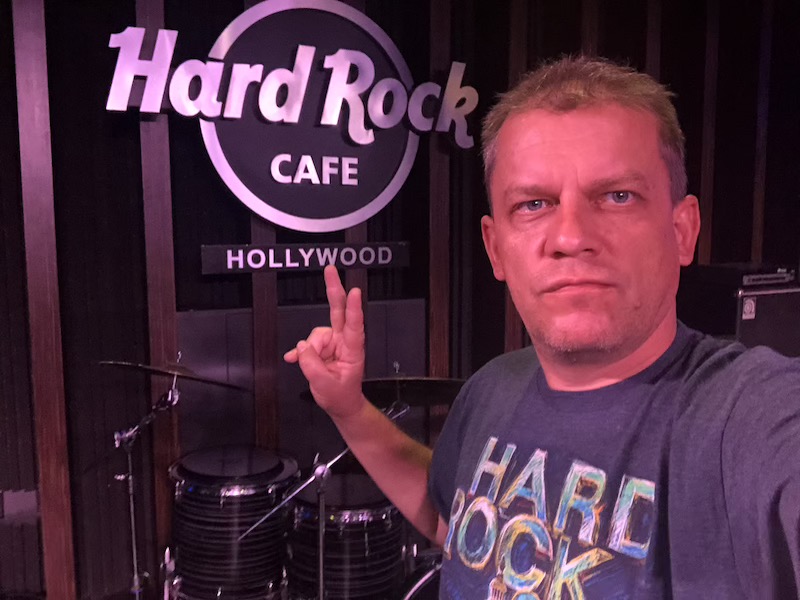 Hard Rock Cafe Hollywood | LookAtIsrael.com - Фото путешествия по Израилю