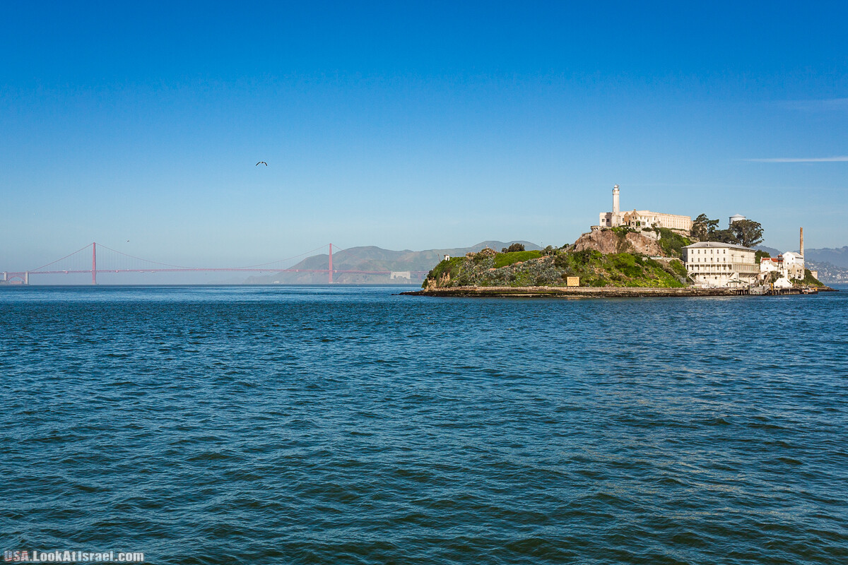Добровольно Алькатрас покинуть может только турист