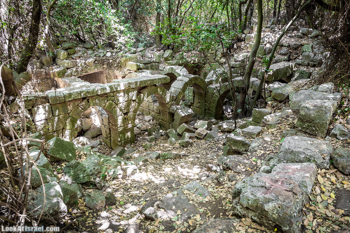 Хурват Цунам - Затерянный город в Галилее | חורבת צונם עיר אבודה בגליל | LookAtIsrael.com - Фото путешествия по Израилю