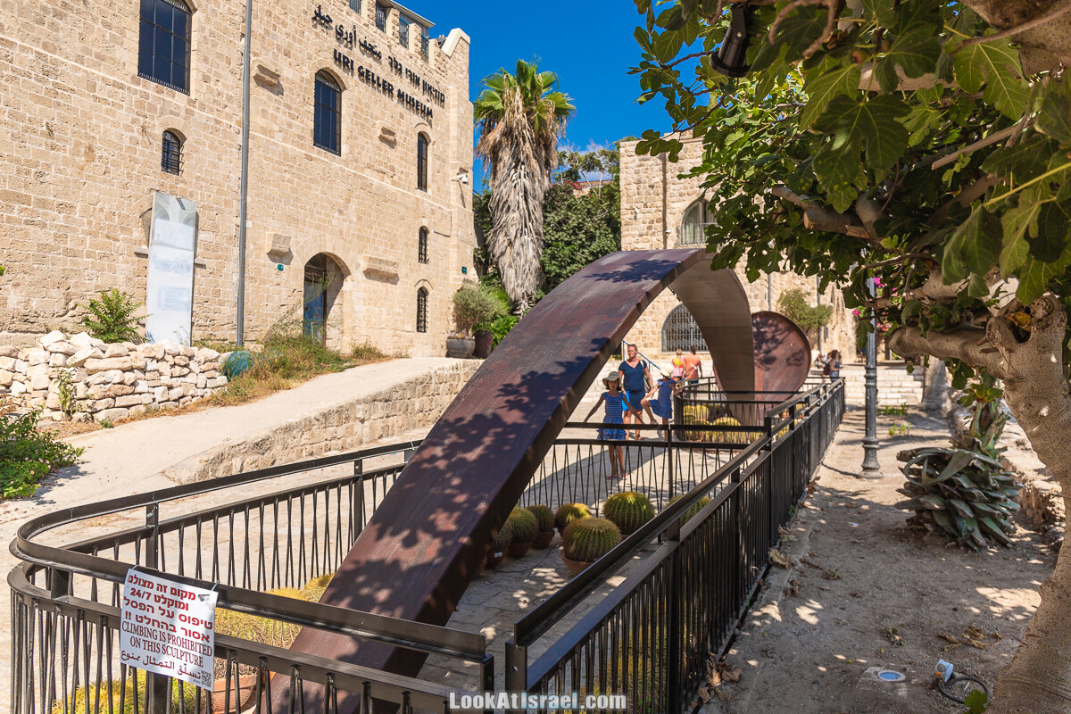 Ури Геллер - повелитель ложек и монет | LookAtIsrael.com - Фото путешествия по Израилю