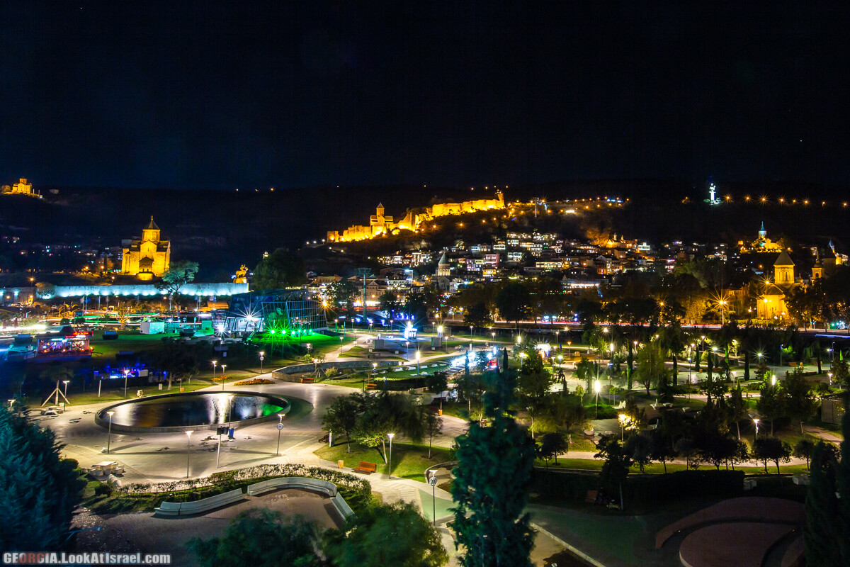 Ночной Тбилиси | LookAtIsrael.com - Фото путешествия по Израилю