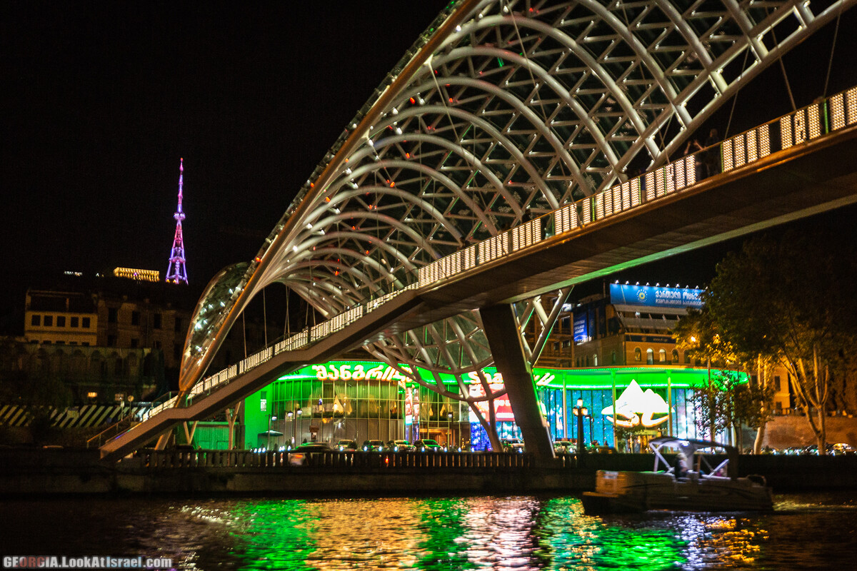 Ночной Тбилиси | LookAtIsrael.com - Фото путешествия по Израилю