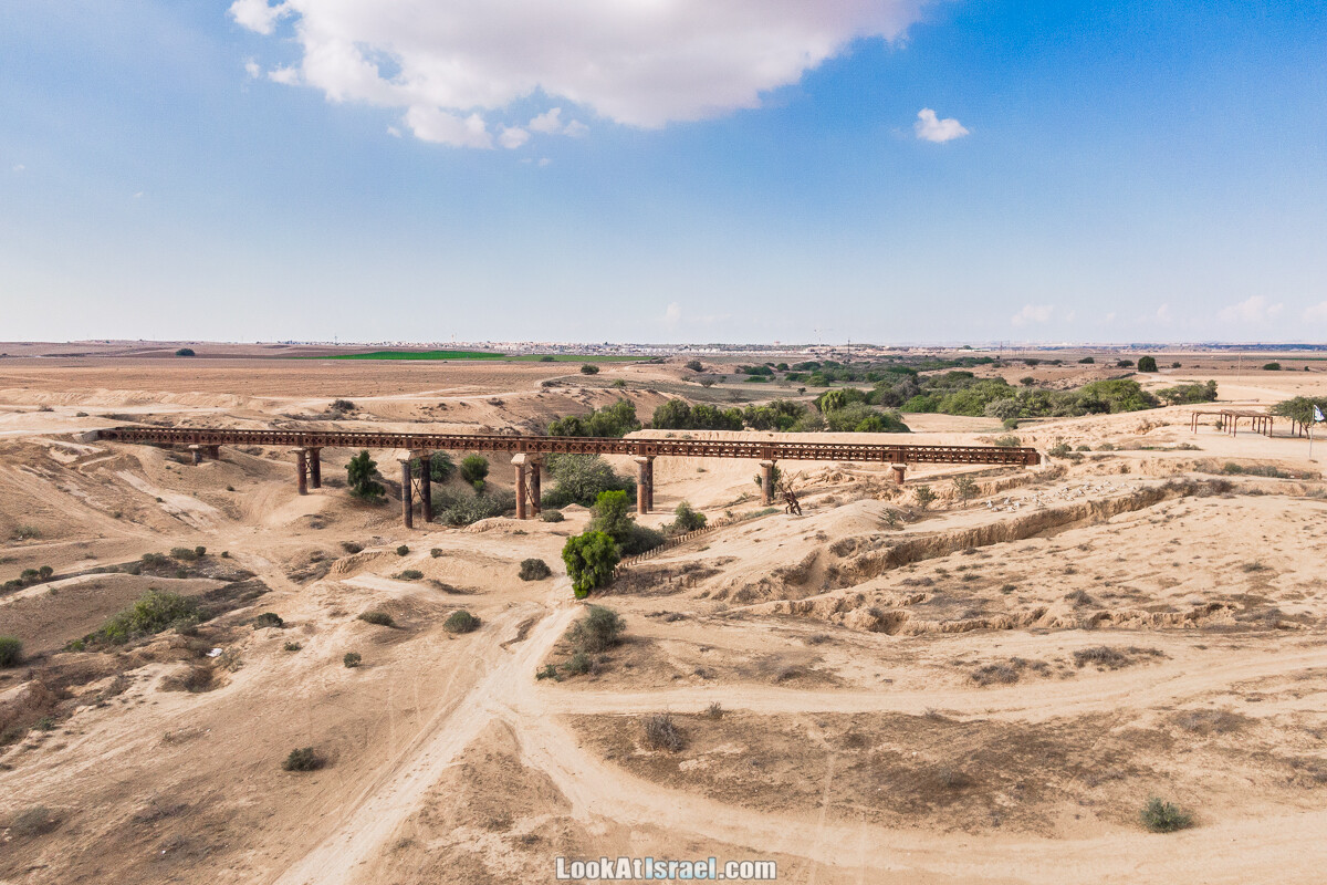Останки британского моста над ручьём Офаким |גשר הרכבת הבריטי על נחל אופקים | LookAtIsrael.com - Фото путешествия по Израилю