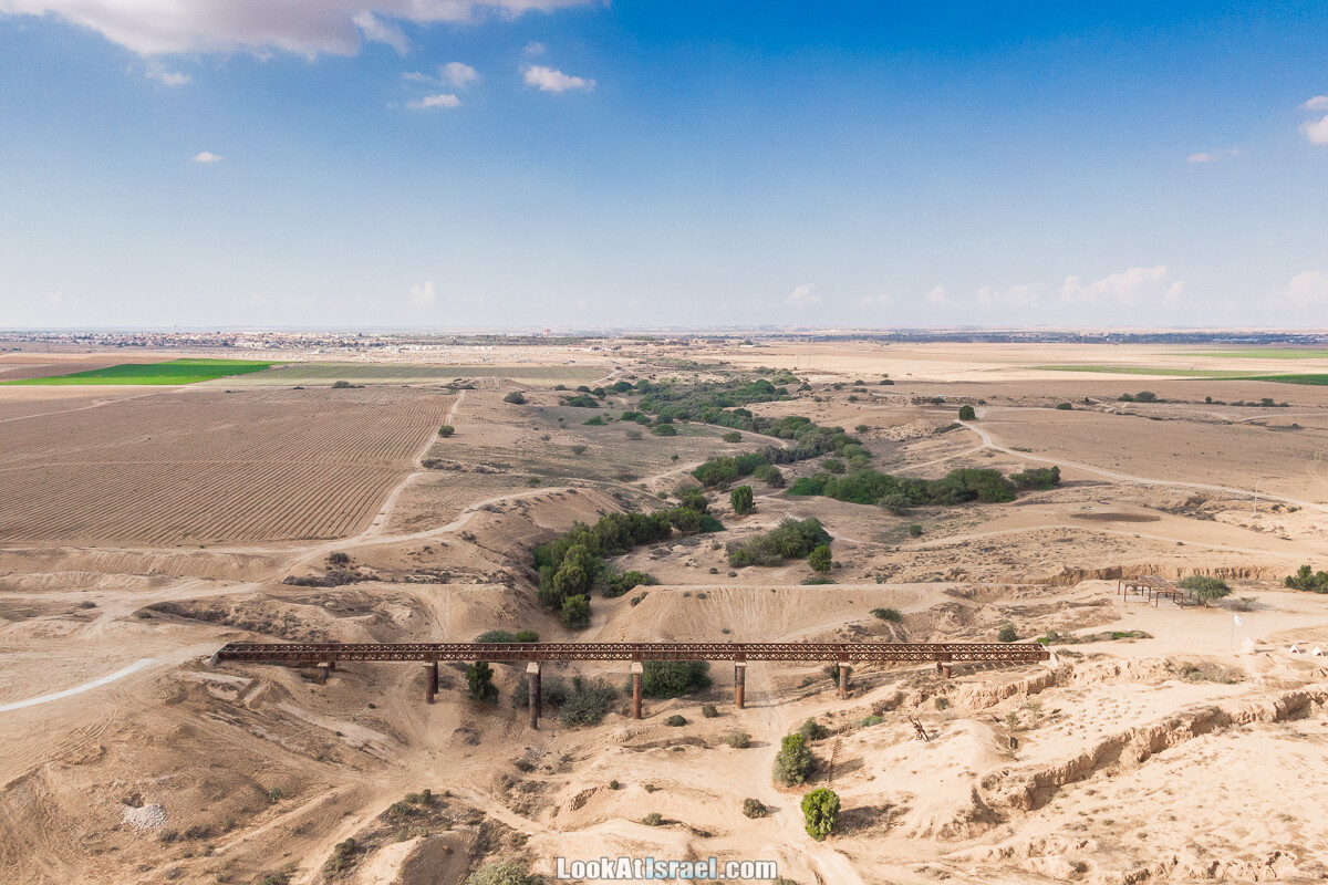 Останки британского моста над ручьём Офаким |גשר הרכבת הבריטי על נחל אופקים | LookAtIsrael.com - Фото путешествия по Израилю