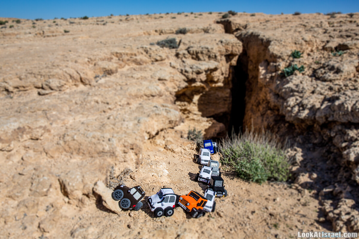 Игрушечные вязаные внедорожники | LookAtIsrael.com - Фото путешествия по Израилю